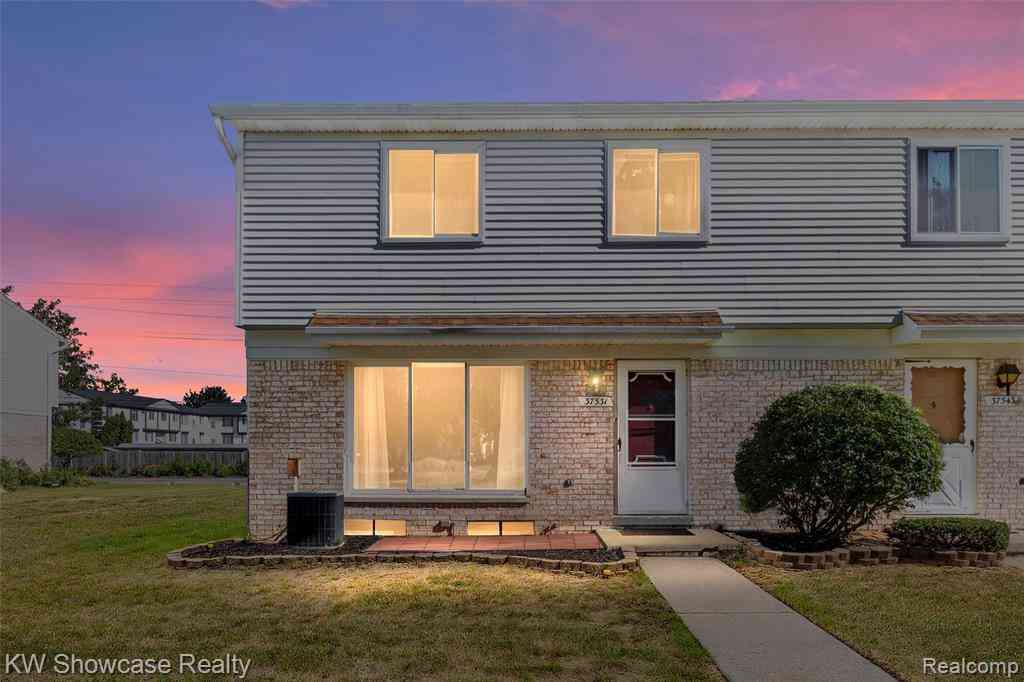 Condo For Sale - 37531 N Colonial Drive <br/> Westland, MI 48185