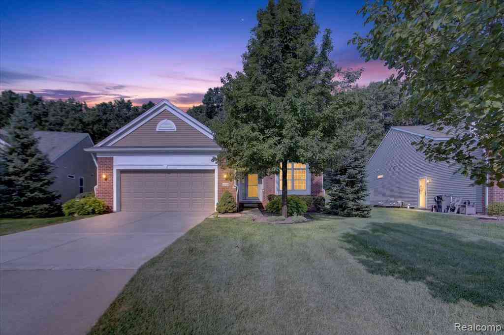 Condo For Sale - 3578 Rainier Drive <br/> Howell, MI 48843