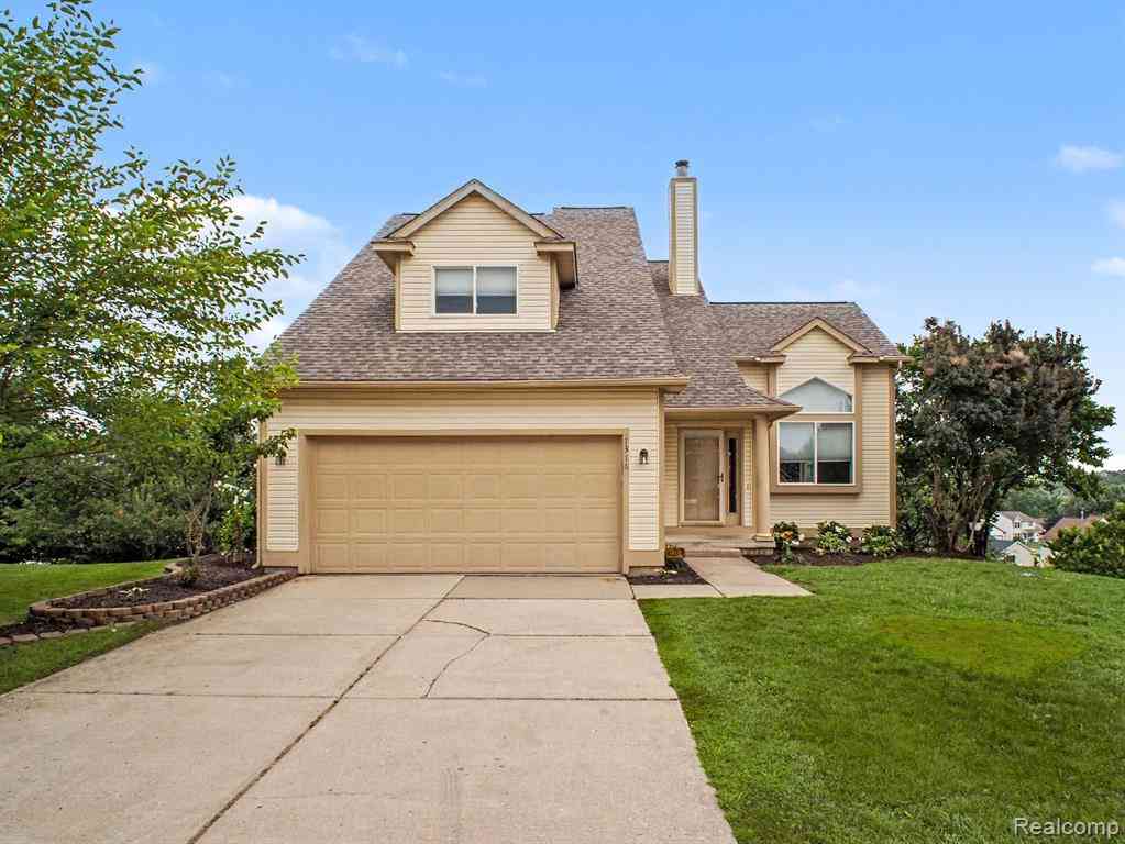 Homes For Sale - 1316 Pin Oak Bluff <br/> Howell, MI 48843