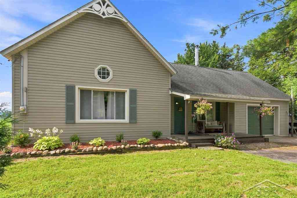 Homes For Sale - 4646 E Hubbard Road <br/> Midland, MI 48642