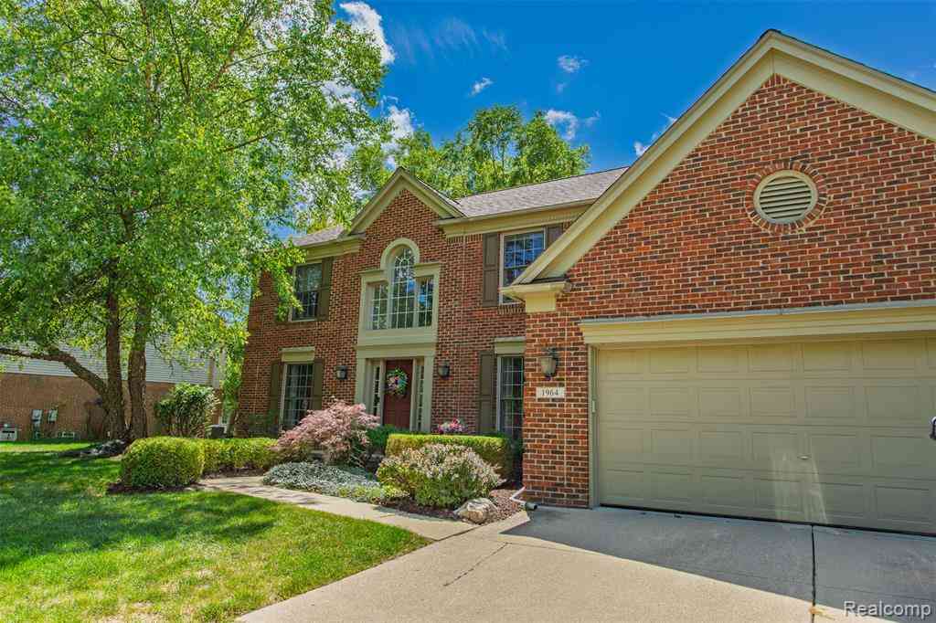 Homes For Sale - 1964 Bloomfield Oaks Drive <br/> West Bloomfield, MI 48324