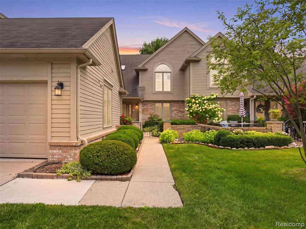Condo For Sale - 16905 Coral Lane <br/> Macomb, MI 48042