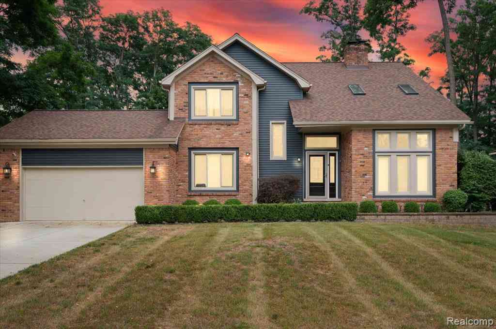 Homes For Sale - 48952 Forest Drive <br/> Macomb County, Utica, MI 48317