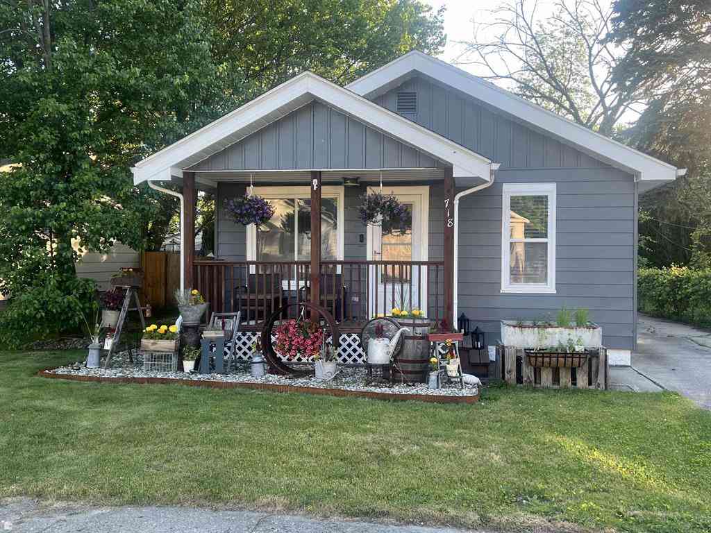 Homes For Sale - 718 St James Street <br/> Marysville, MI 48040