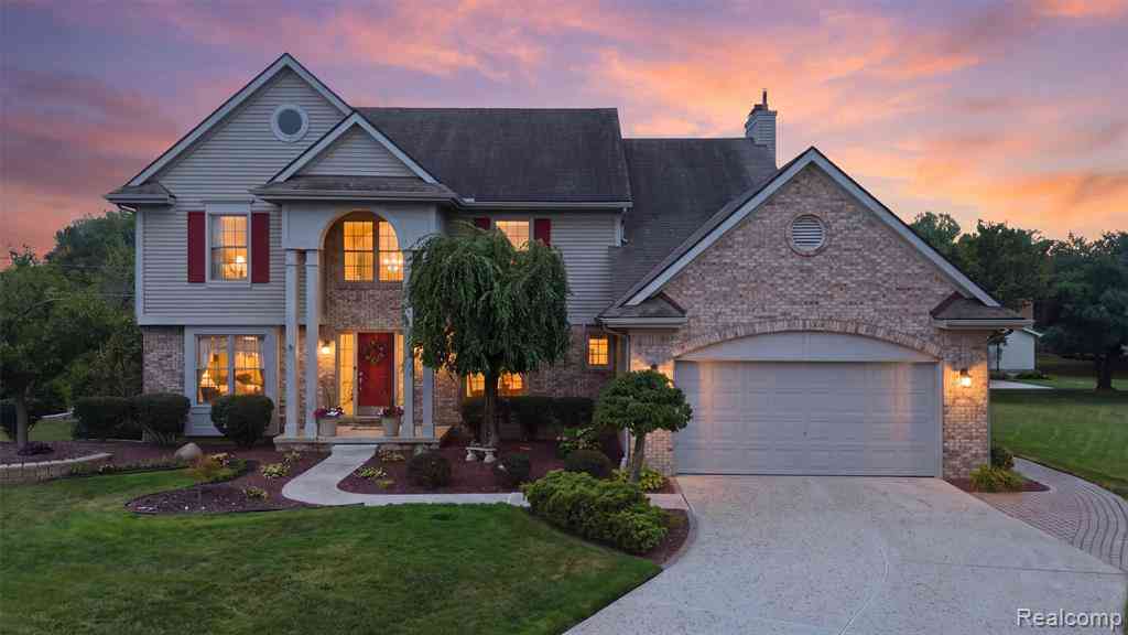 Homes For Sale - 18145 Queensbury Drive <br/> Wayne County, Livonia, MI 48152