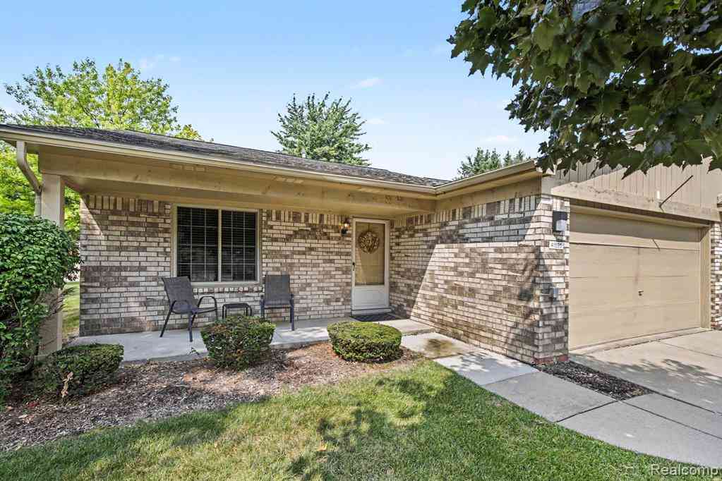 Condo For Sale - 41595 Berly Drive <br/> Clinton Township, MI 48038