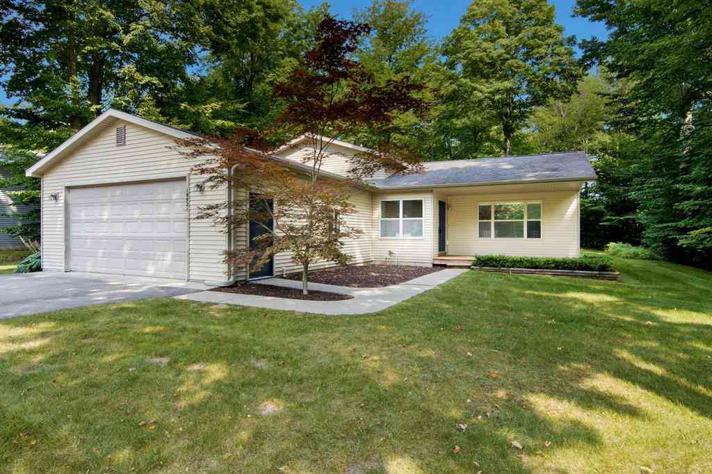 Homes For Sale - 19921 Beechridge Drive <br/> Lake Ann, MI 49650