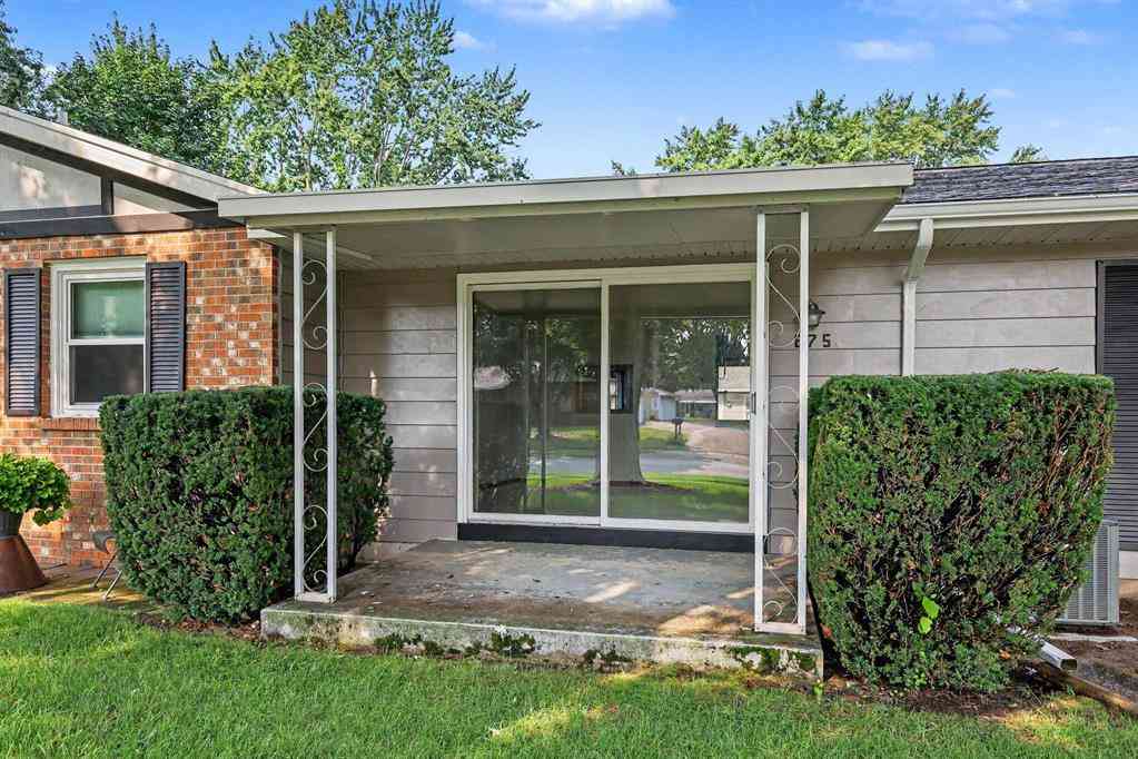 Condo For Sale - 875 Andover Court Se SE<br/> Kentwood, MI 49508