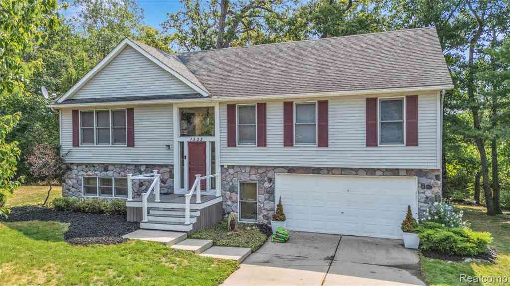 Homes For Sale - 1522 Oregon Court <br/> Oakland County, Waterford, MI 48327