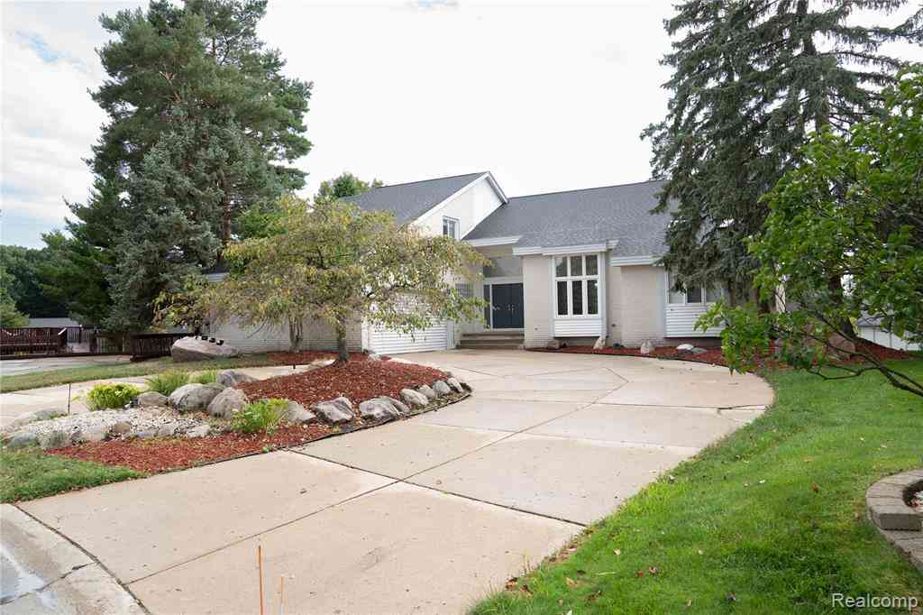 Homes For Sale - 31033 Evergreen Court <br/> Farmington Hills, MI 48331