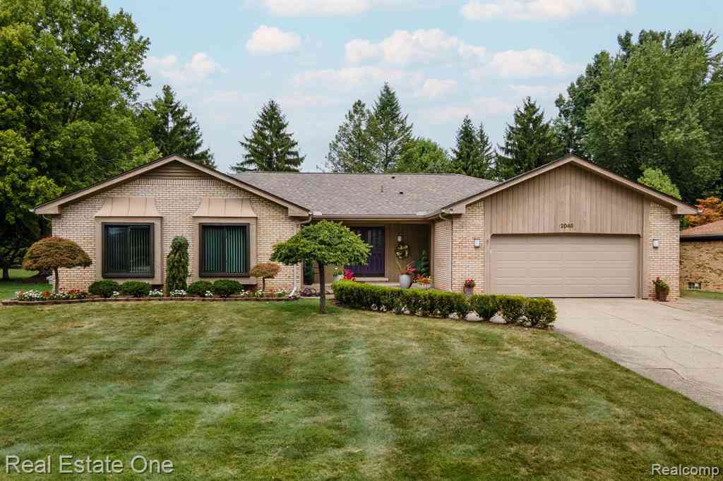 Homes For Sale - 2048 Connolly Drive <br/> Troy, MI 48098