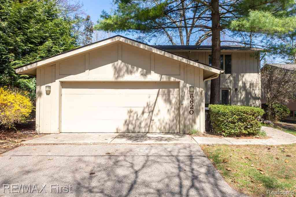 Condo For Sale - 6620 Red Cedar Lane <br/> West Bloomfield, MI 48324