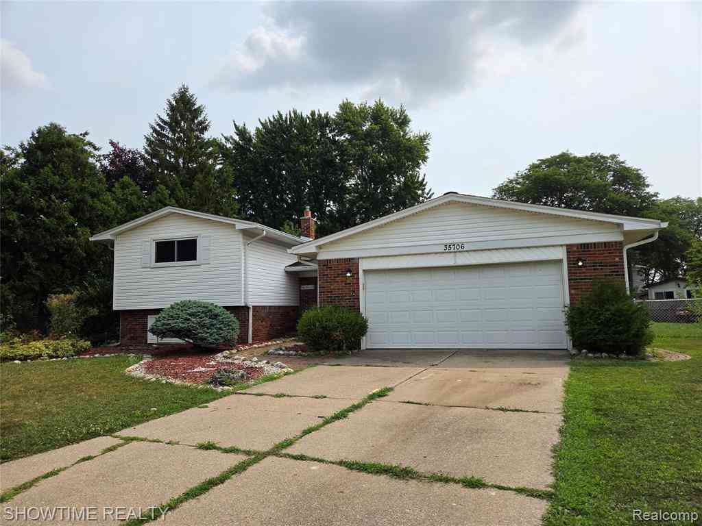 Homes For Sale - 35706 Duke Drive <br/> Macomb County, Sterling Heights, MI 48310