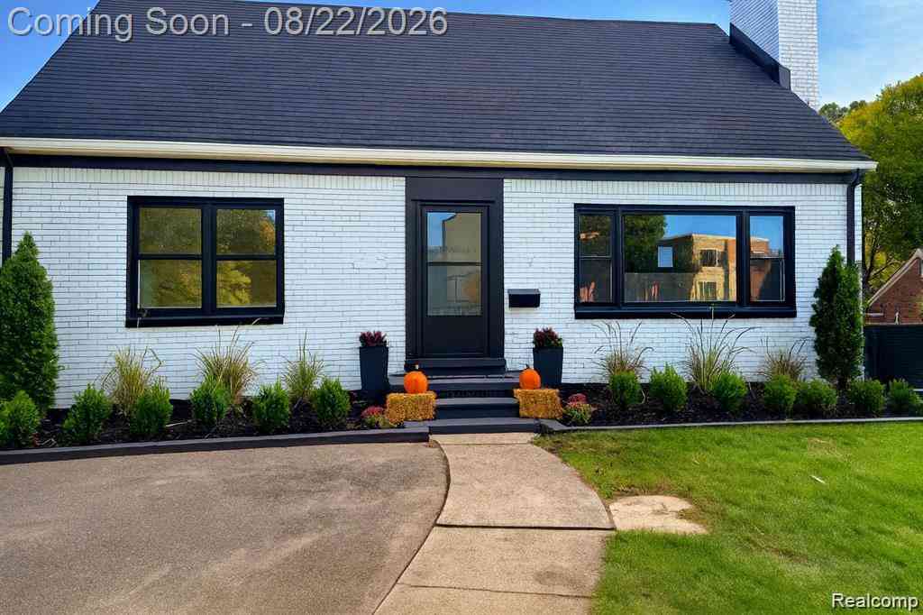 Homes For Sale - 1228 N Main Street <br/> Rochester, MI 48307