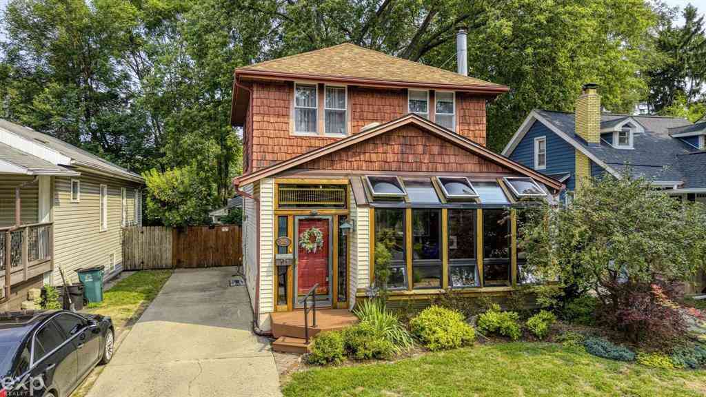 Homes For Sale - 215 E Lewiston Avenue <br/> Ferndale, MI 48220
