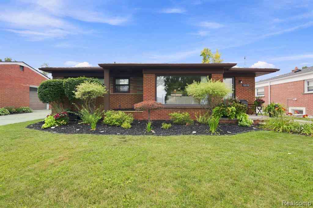 Homes For Sale - 2010 Grange Road <br/> Wayne County, Trenton, MI 48183