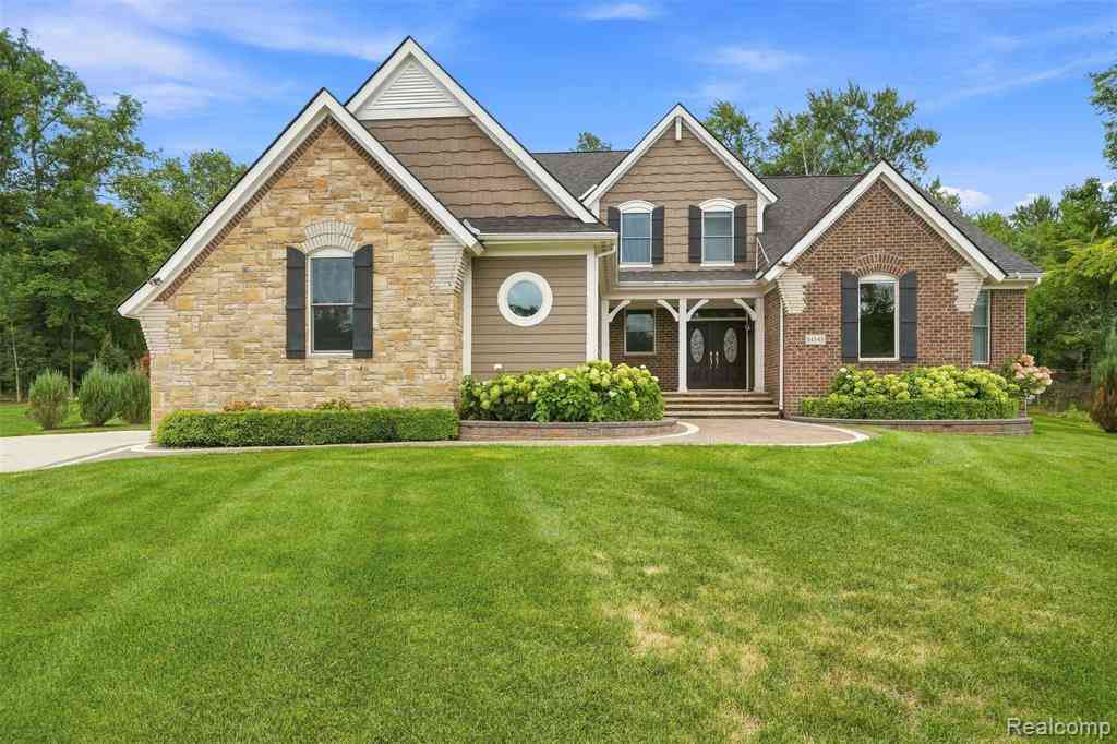 Homes For Sale - 34145 Oak Forest Drive <br/> Farmington Hills, MI 48331