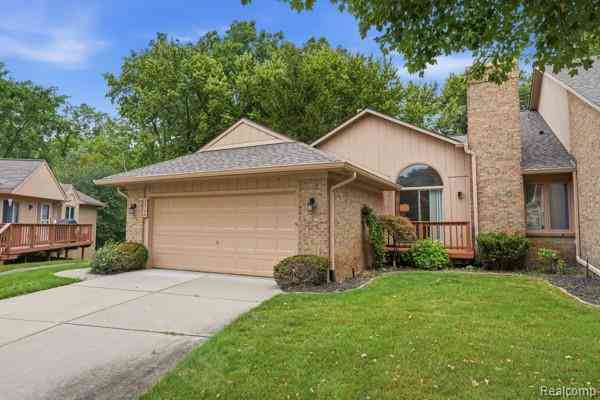 Condo For Sale - 22100 River Ridge Trail  #29<br/> Farmington Hills, MI 48335
