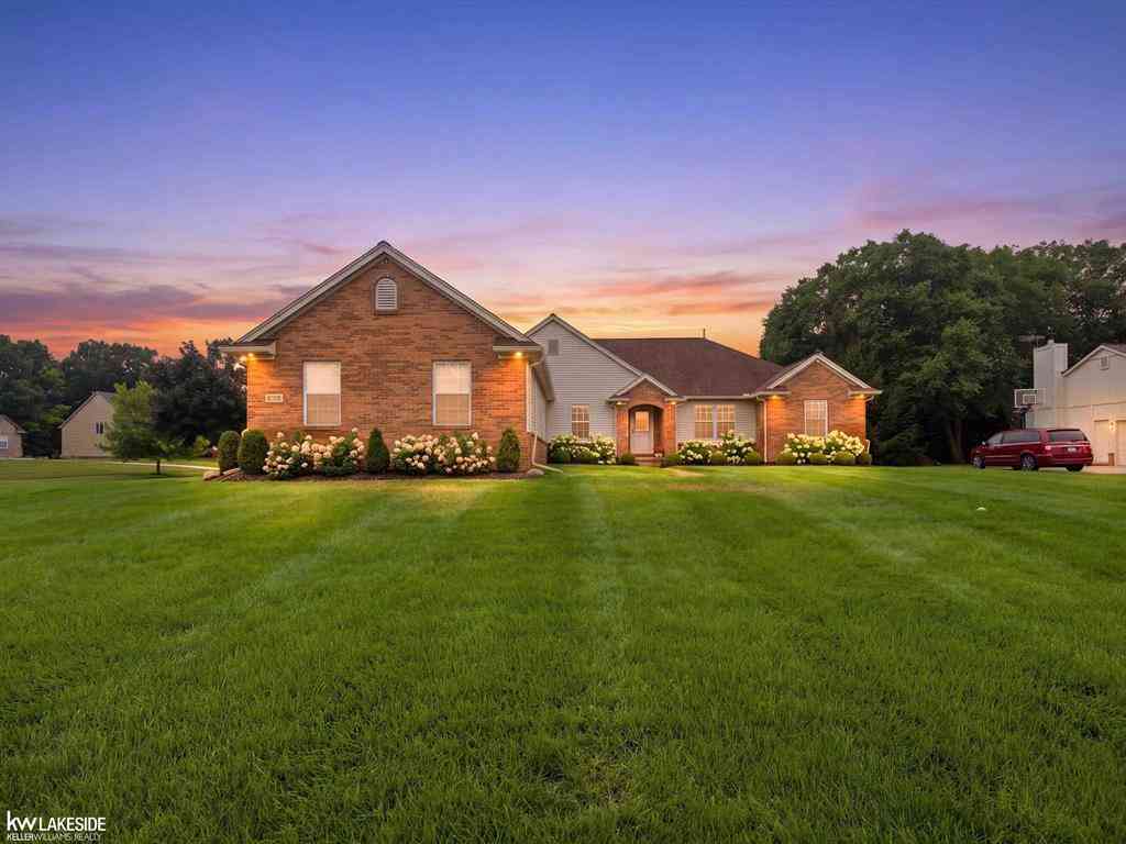 Homes For Sale - 2556 Elkridge Circle <br/> Highland, MI 48356