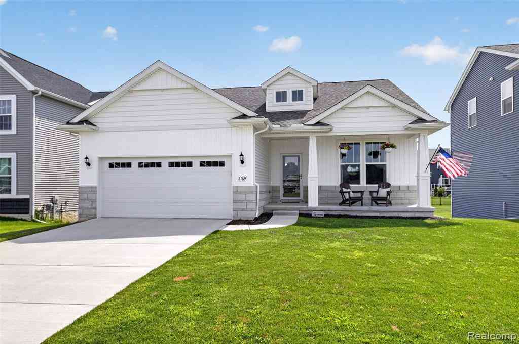 Homes For Sale - 2169 Dabate Drive <br/> Howell, MI 48843