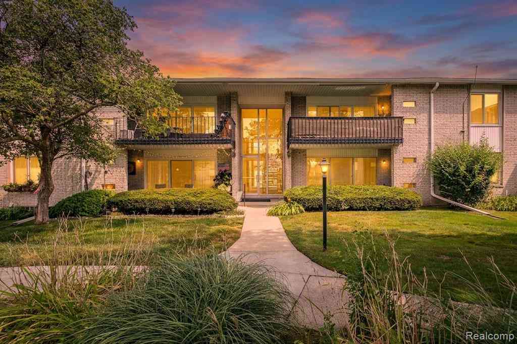 Condo For Sale - 8513 Kennedy Circle  #4<br/> Warren, MI 48093