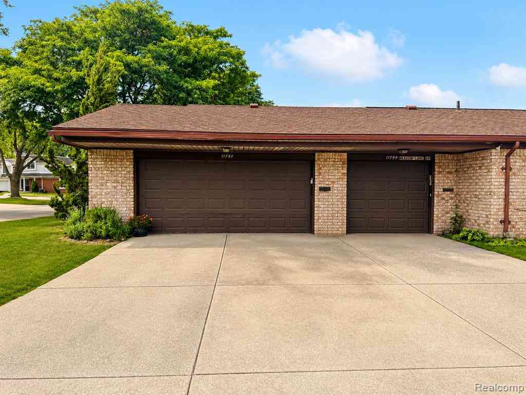 Condo For Sale - 11797 Meadow Lane Drive <br/> Macomb County, Warren, MI 48093