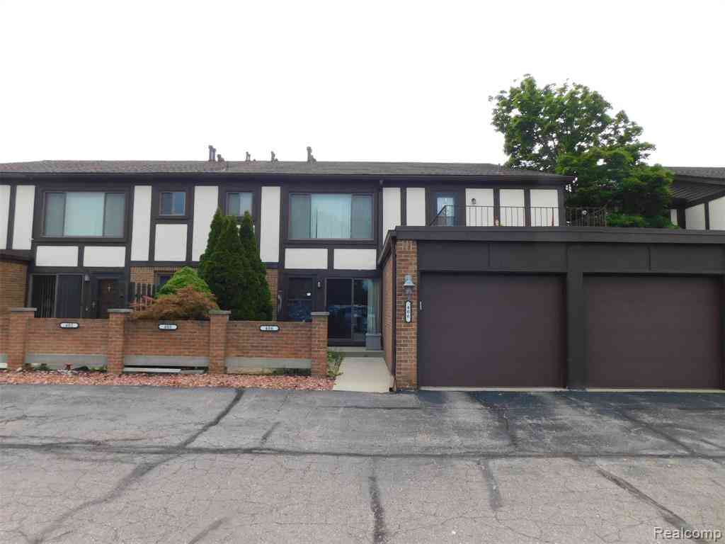 Condo For Sale - 406 Country Club Drive  #66<br/> Saint Clair Shores, MI 48082