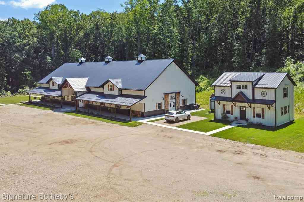 Homes For Sale - 15165 Main Street <br/> Buchanan, MI 49107
