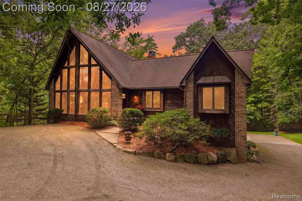 Homes For Sale - 8984 Peer Road <br/> South Lyon, MI 48178