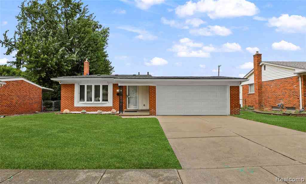 Homes For Sale - 1326 W Elmwood Avenue <br/> Clawson, MI 48017