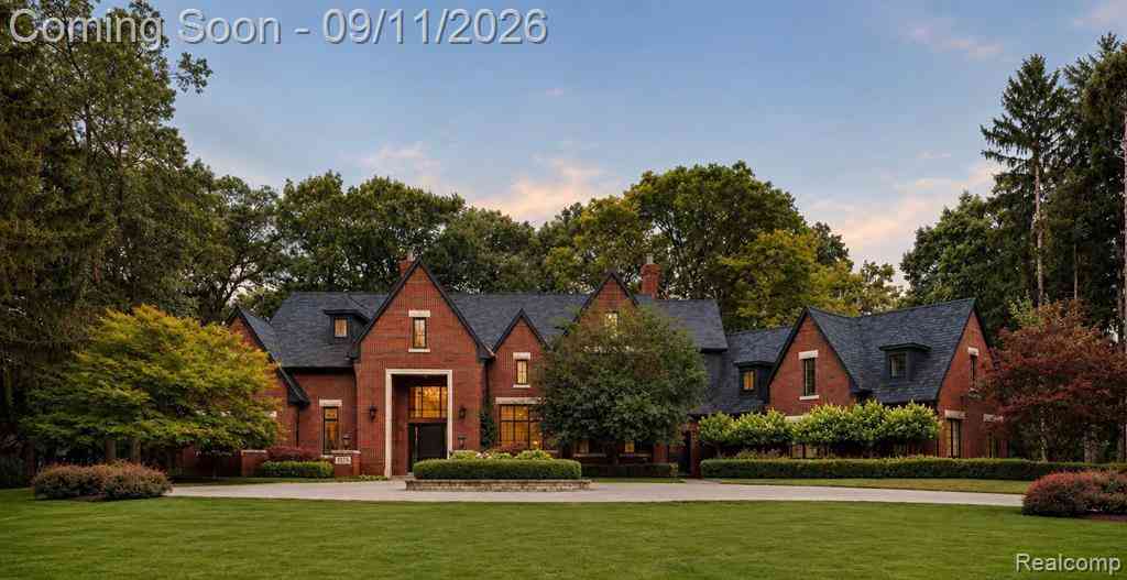 Homes For Sale - 31235 Woodside Drive <br/> Franklin, MI 48025