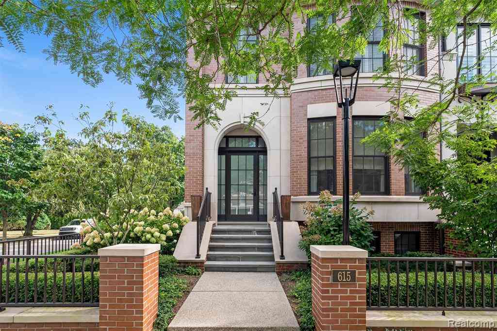 Condo For Sale - 615 W Brown Street <br/> Birmingham, MI 48009