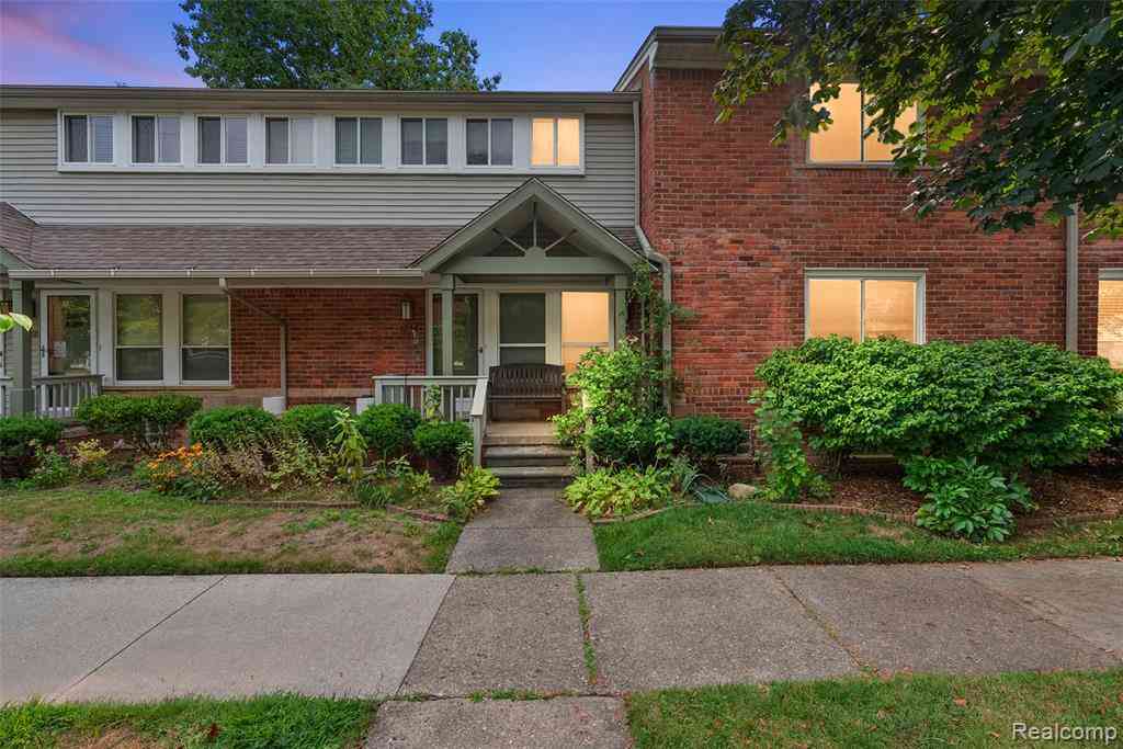 Condo For Sale - 1940 Planavon Street <br/> Ferndale, MI 48220
