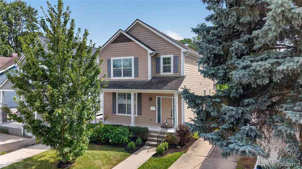 Homes For Sale - 215 La Plaza Court <br/> Royal Oak, MI 48073