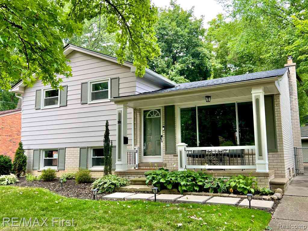 Homes For Sale - 908 Marywood Drive <br/> Royal Oak, MI 48067