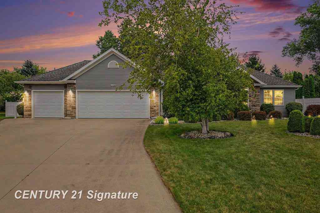 Homes For Sale - 4470 Meadow Creek Court <br/> Saginaw County, Saginaw, MI 48603