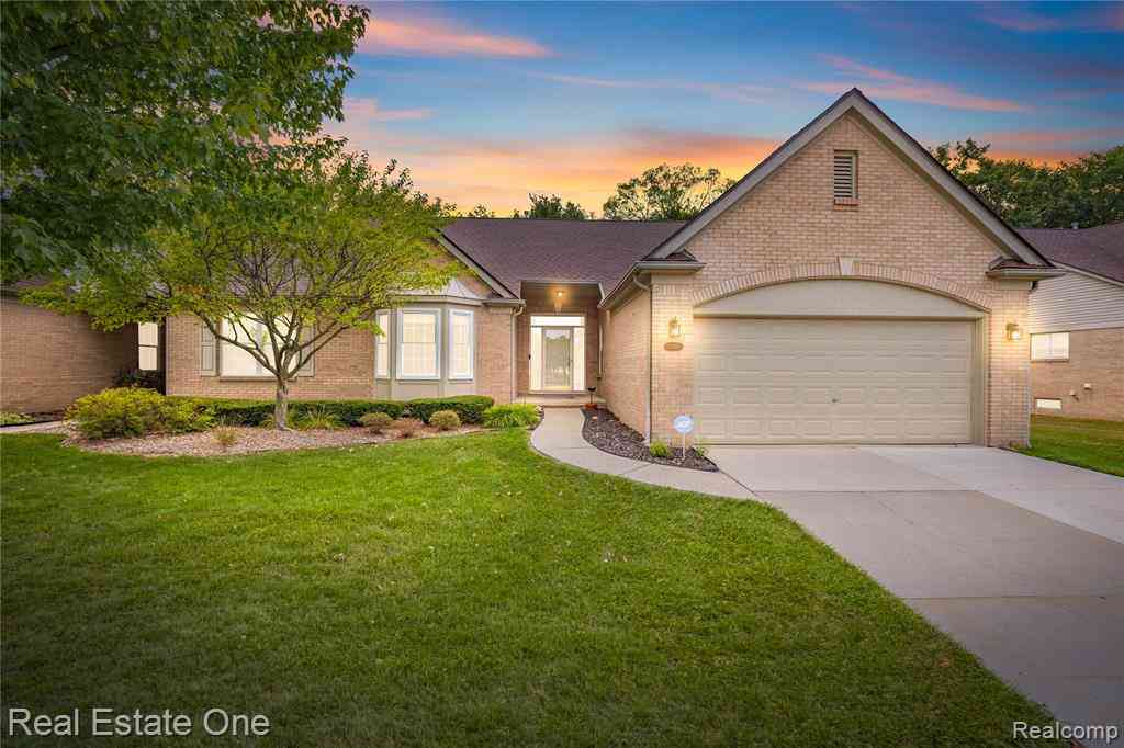 Condo For Sale - 43360 Creek Drive <br/> Clinton Township, MI 48038