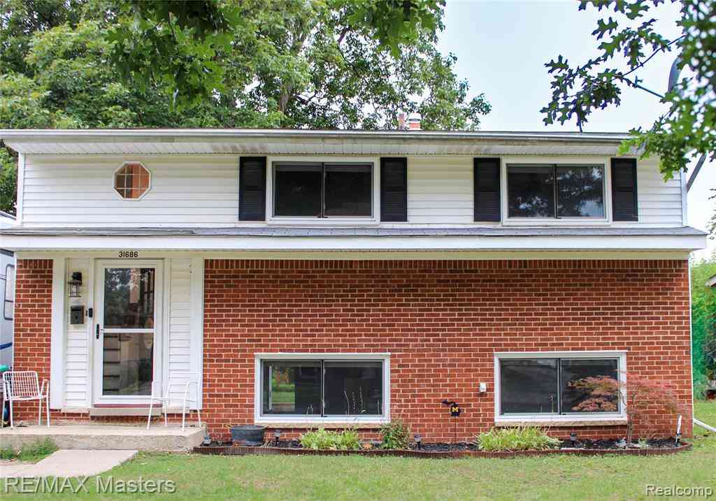 Homes For Sale - 31686 Hazel Street <br/> Wayne County, Rockwood, MI 48173