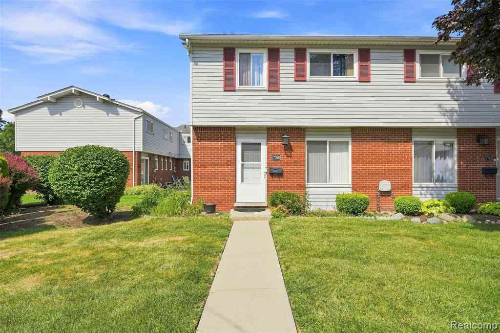 Condo For Sale - 27766 Eastwick Sq  <br/> Roseville, MI 48066