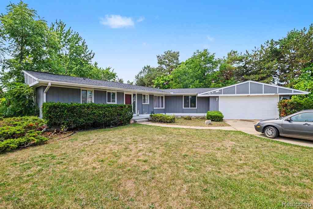 Homes For Sale - 1034 Woodworth Drive <br/> Grand Blanc, MI 48439