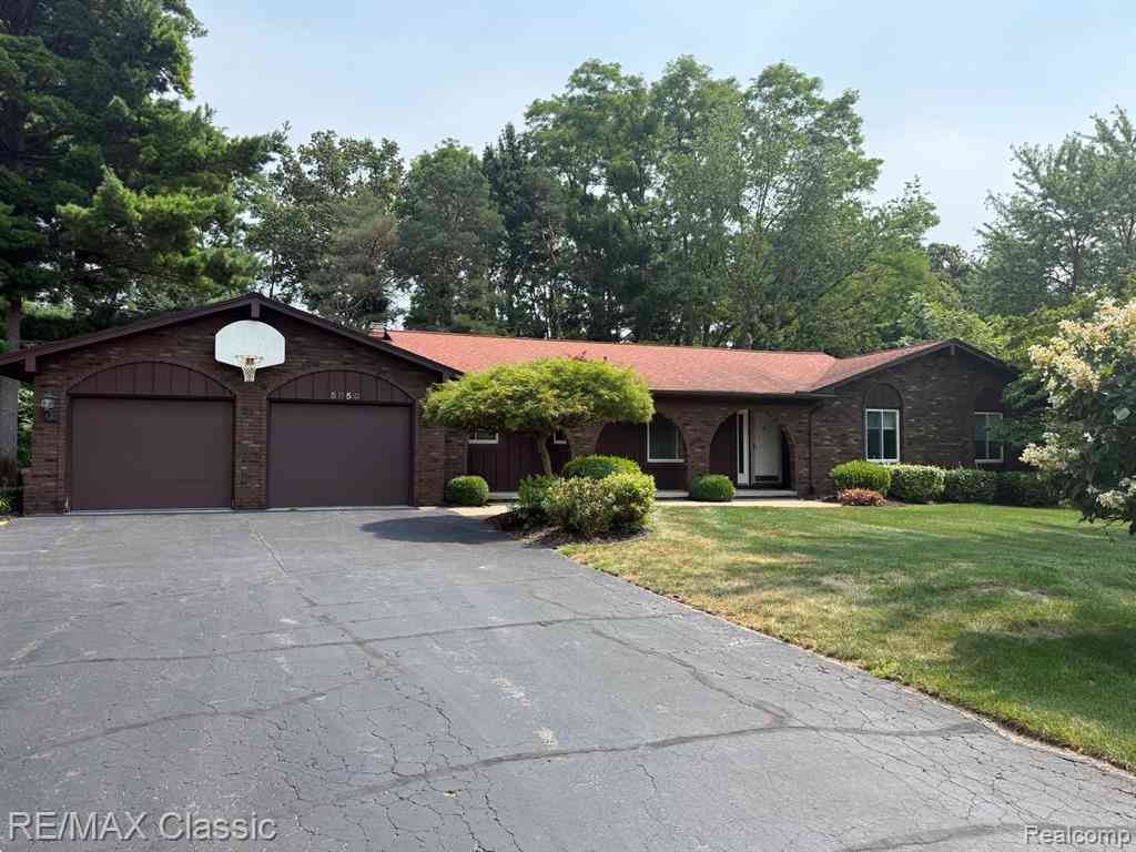 Homes For Sale - 5050 Winewood Lane <br/> Commerce Twp, MI 48382