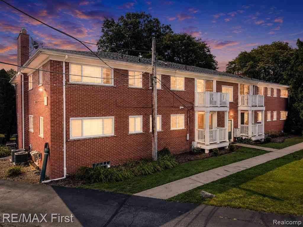 Condo For Sale - 475 N Eton Street  #C2<br/> Birmingham, MI 48009