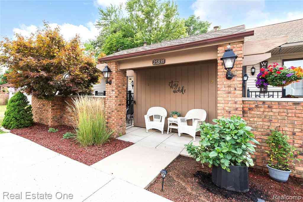 Condo For Sale - 25831 Lexington Drive  #1<br/> South Lyon, MI 48178