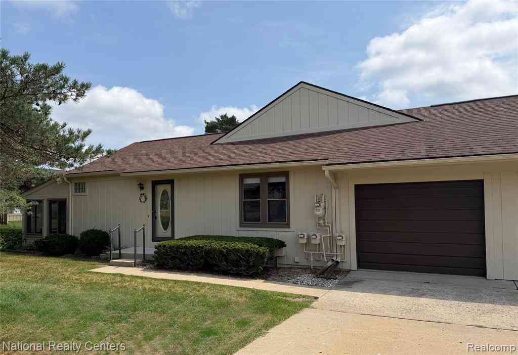 Condo For Sale - 12237 Cambridge   #1<br/> South Lyon, MI 48178