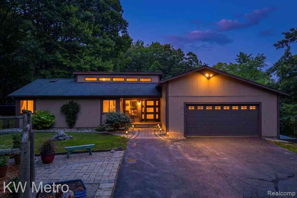 Homes For Sale - 3050 Indian Lake Road <br/> Oakland County, Oxford, MI 48370