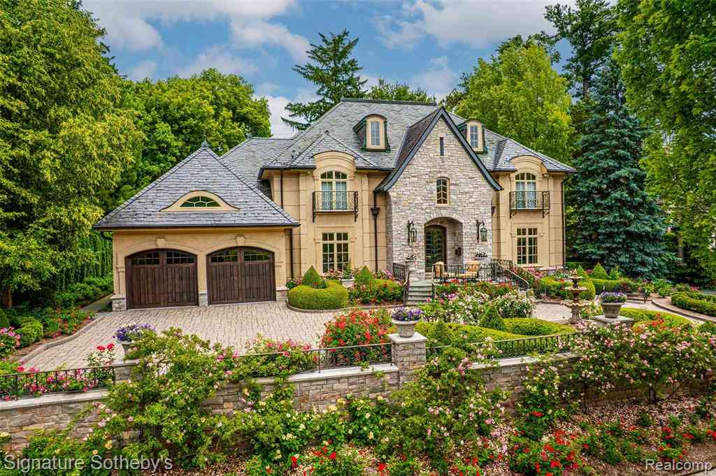 Homes For Sale - 840 Lakeside Drive <br/> Birmingham, MI 48009