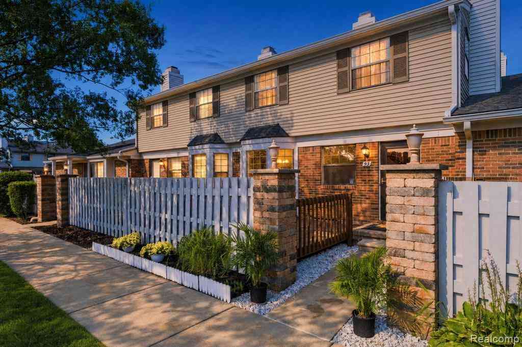 Condo For Sale - 2101 E Vine Way Drive  #93<br/> Canton, MI 48188