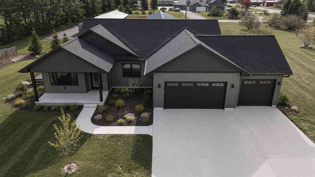 Homes For Sale - 4054 Center Farm Lane <br/> Traverse City, MI 49685