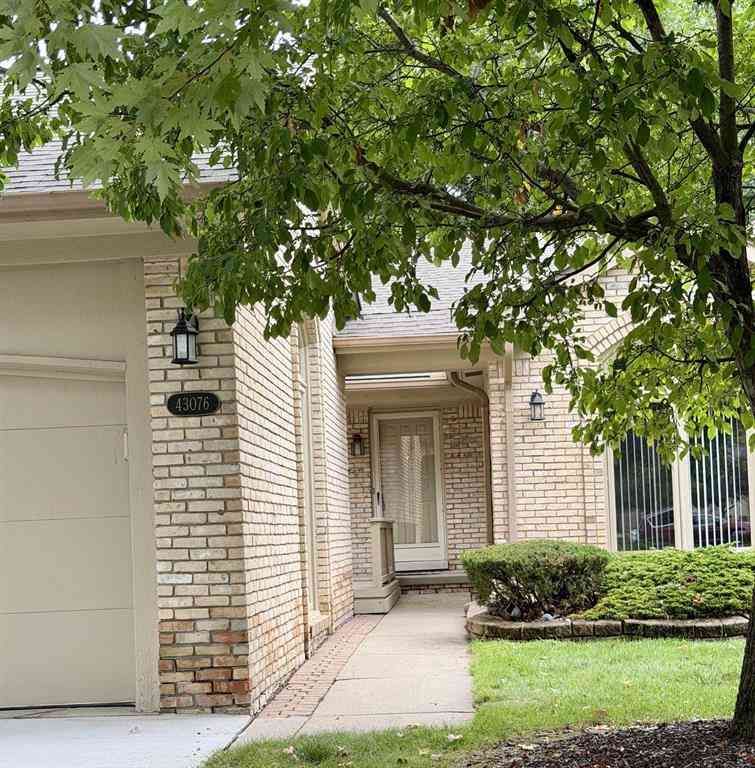 Condo For Sale - 43076 W Kirkwood Drive <br/> Clinton Township, MI 48038
