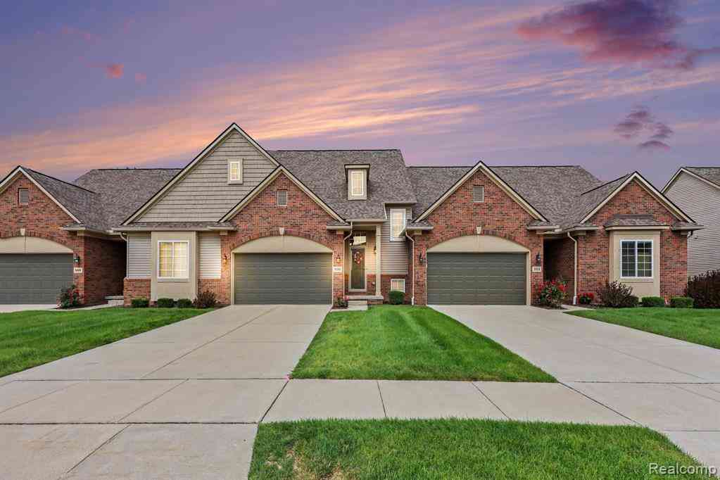 Condo For Sale - 950 Sloane Court <br/> Oakland County, White Lake, MI 48386